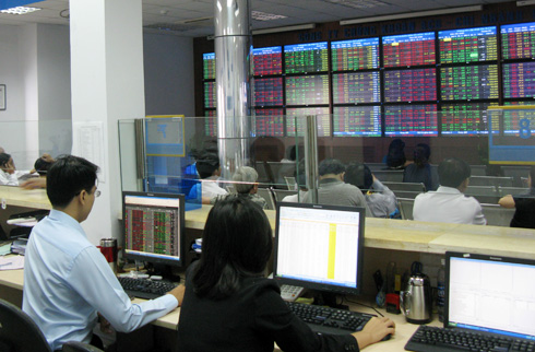 Nhận định chứng khoán tuần tới từ 12/8-16/8/2013: “Chưa nên mua”