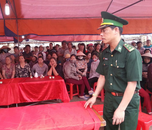 Tang lễ hai chiến sĩ biên phòng hy sinh đã được tổ chức sáng nay tại Bệnh viện huyện Hải Hà.