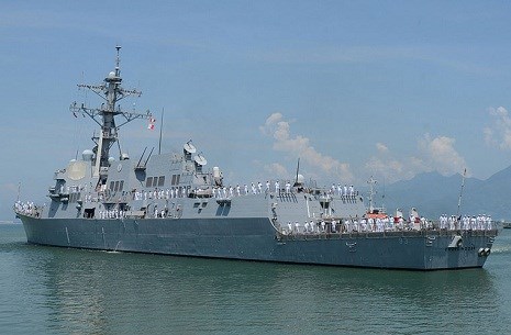 Khu trục tên lửa USS Chung-Hoon (DDG 93) cập cảng Tiên Sa (Đà Nẵng) ngày 21/4, trong khuôn khổ các hoạt động trao đổi giữa Hải quân Mỹ - Việt Nam.(Ảnh: kienthuc.net.vn)