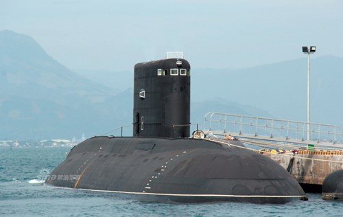 Tàu ngầm diesel-điện Hà Nội lớp Kilo của Hải quân Việt Nam, mua của Nga.
