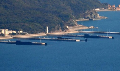 3 tàu ngầm Trung Quốc tại cảng Tam Á, ảnh: Ettoday.