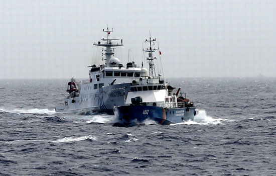 Tàu cá Trung Quốc tấn công tàu kiểm ngư Việt Nam