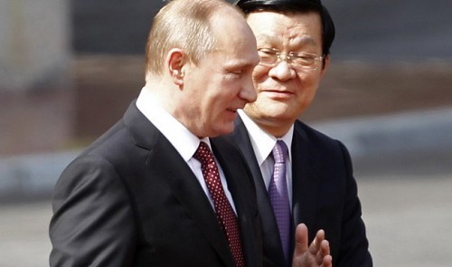 Tổng thống Nga Putin và Chủ tịch nước Trương Tấn Sang. Quan hệ hợp tác hữu nghị Việt - Nga đang trở thành đề tài xoi mói của truyền thông Trung Quốc để bôi nhọ hình ảnh Việt Nam