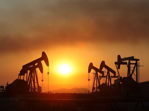 Giá dầu Mỹ và toàn cầu biến động trái chiều