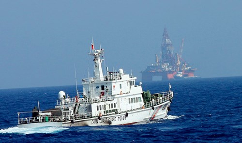 Tàu Hải cảnh Trung Quốc hung hãn ngăn cản tàu thực thi pháp luật Việt Nam kêu gọi Trung Quốc rút giàn khoan 981 khỏi vùng đặc quyền kinh tế, thềm lục địa của Việt Nam.
