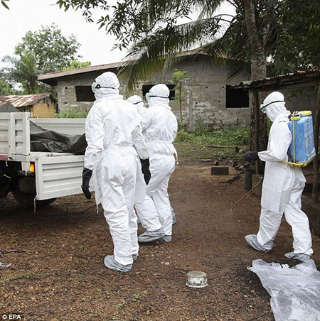 Tuy nhiên, vẫn có những trường hợp nhân viên y tế bị lây và nhiễm virus Ebola, dẫn đến tử vong.