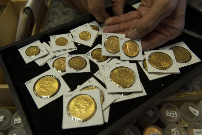 Lượng vàng xu US Mint bán ra tháng 9 tăng gấp đôi