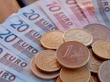 Euro bắt đáy mới so với USD