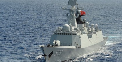 Chiến hạm Trung Quốc rình rập trên Biển Đông.